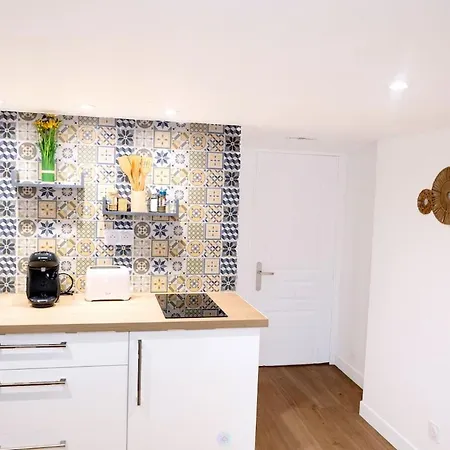 Castle Breeze Apartment *